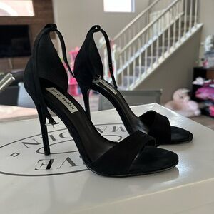 Steve Madden Elegant  Suede Black Heels